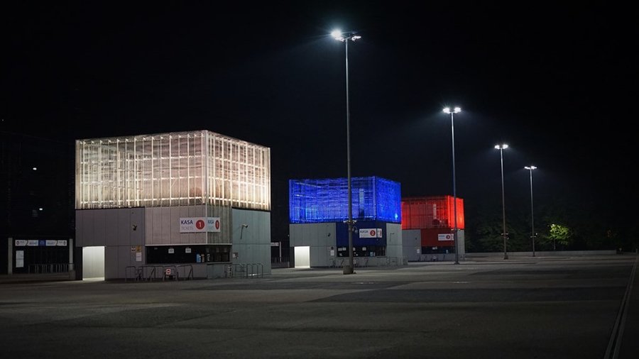 Oświetlony fragment Stadionu Miejskiego w Zabrzu nocą