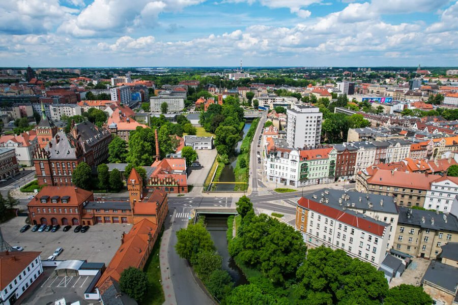 Zabudowa centrum Gliwic widziana z drona