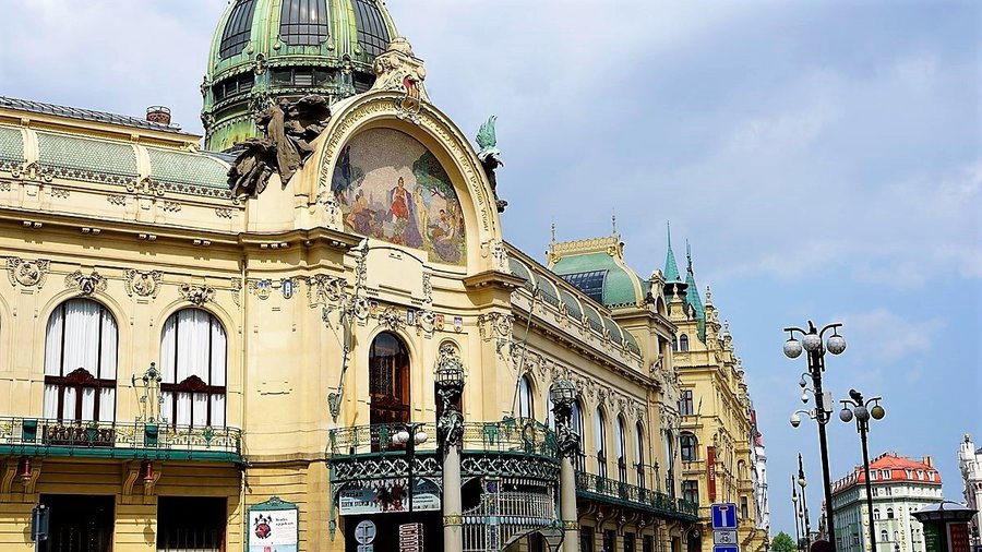Secesyjny gmach Obecního domu (Sala koncertowa) na Starym Mieście w Pradze