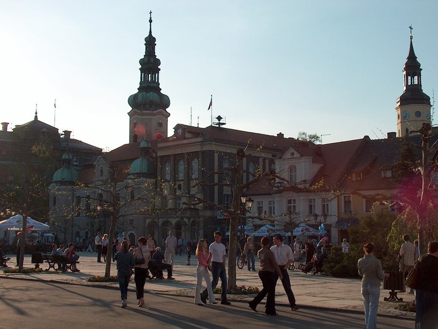 Rynek w Pszczynie o zachodzie słońca