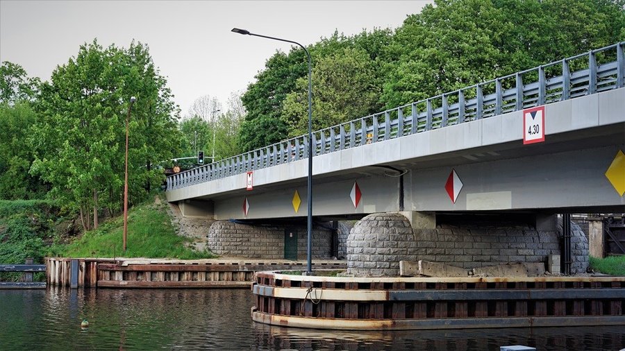 Konstrukcja śluzy w Łabędach