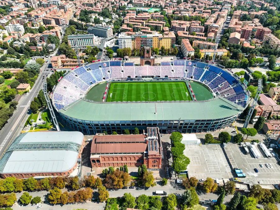 Stadio Renato Dall'Ara w otoczeniu zabudowy Bolonii