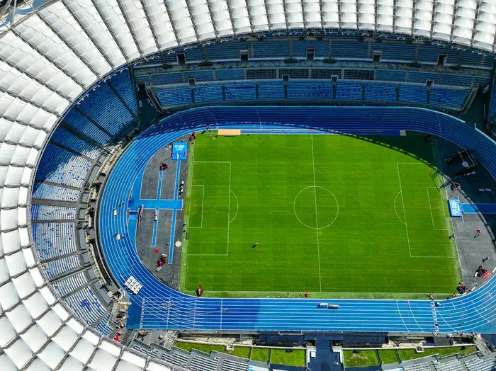 Widok z drona na rzymski stadion i okoliczny teren
