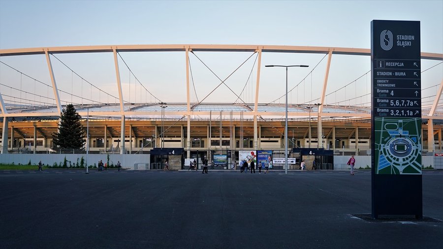 Wejście na Stadion Śląski z oznaczeniem obiektu