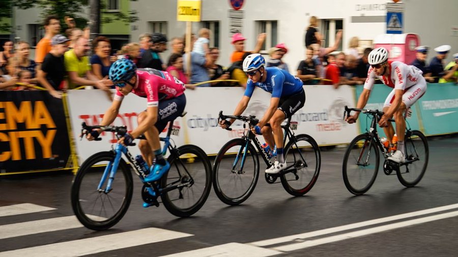 Kolarze Tour de Pologne 2019 na trasie wyścigu