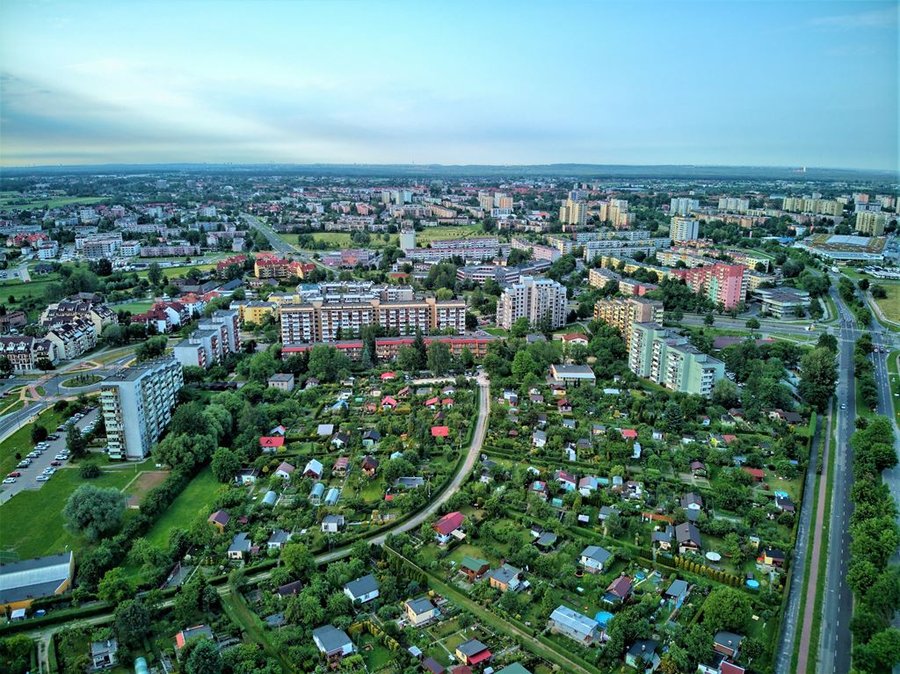 Nowoczesna zabudowa w centrum Tychów, widok z drona