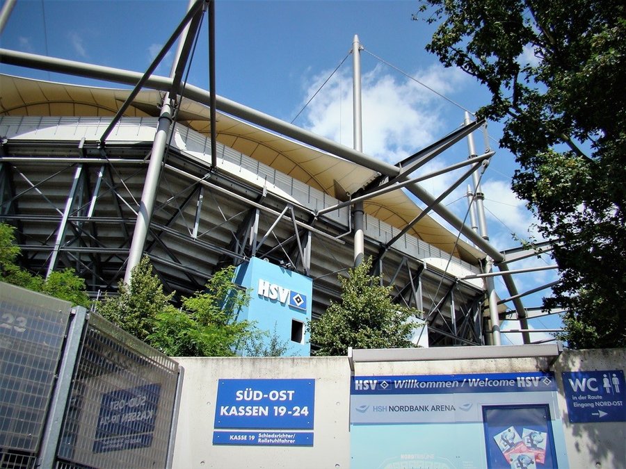 Zadaszenie trybun Volksparkstadion w Hamburgu