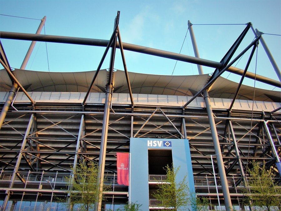 Mural klubowy HSV na korytarzu stadionu w Hamburgu
