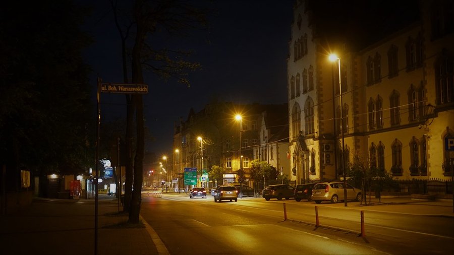 Skrzyżowanie w centrum Zabrza nocą