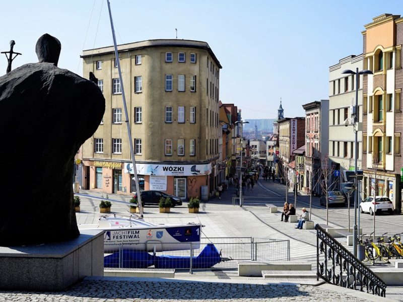 Z Bazyliki widok na ulicę Powstańców Z Bazyliki widok na ulicę Powstańców